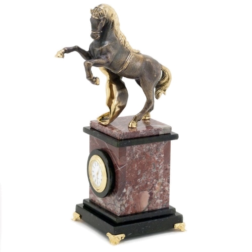 Часы "Конь с попоной" камень креноид змеевик 130х95х240 мм 1400 гр.