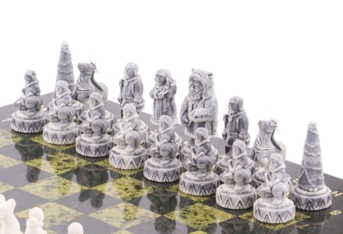 Шахматы из змеевика "Северные народы" 40х40 см