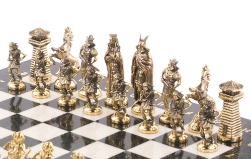 Шахматы "Викинги"из мрамора змеевика 36х36 см