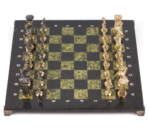 Шахматы "Викинги" из змеевика 40х40 см